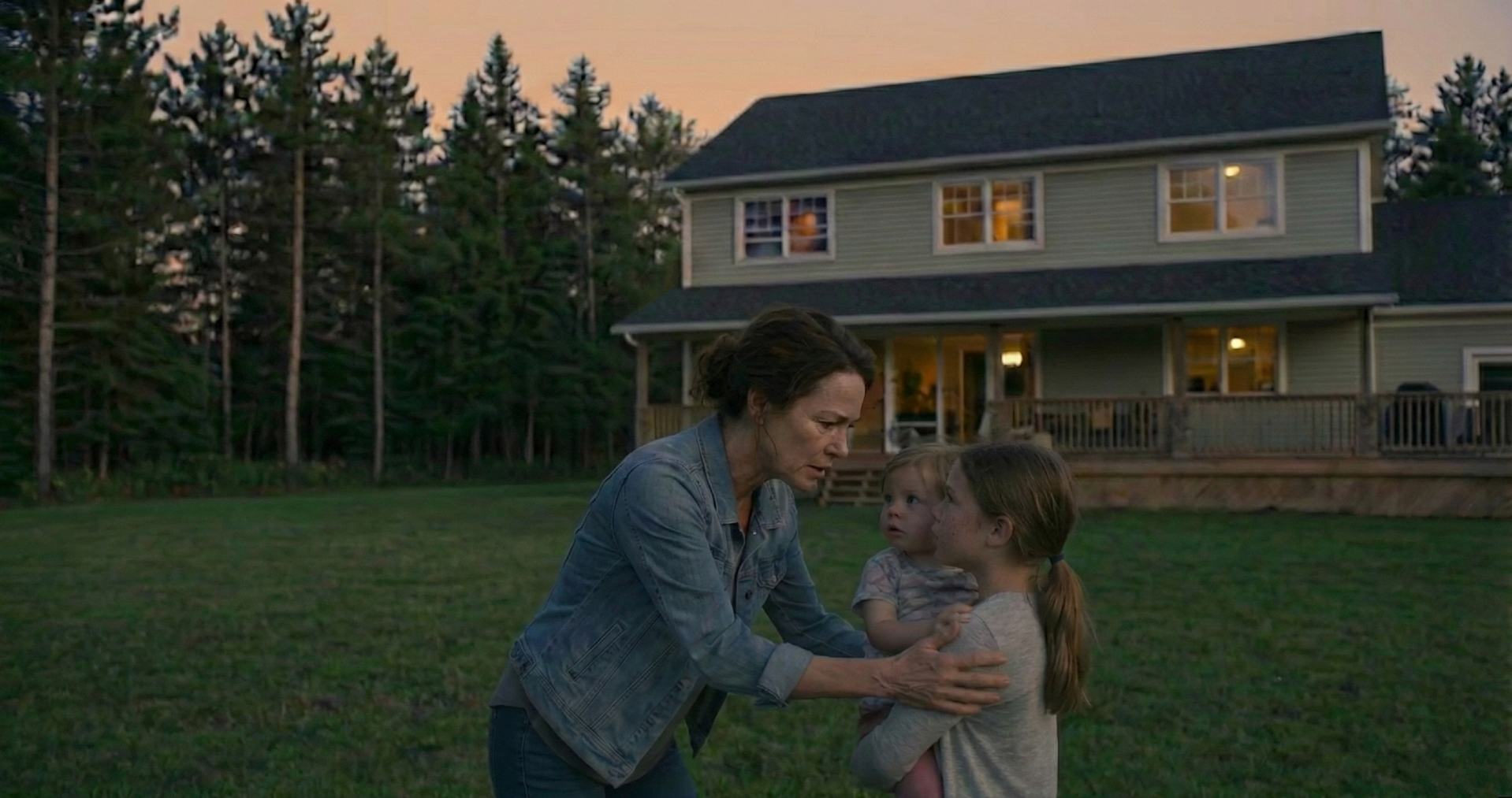 Mother Returns Home To Darkness—What Walked Out Of The Trees Changed Everything